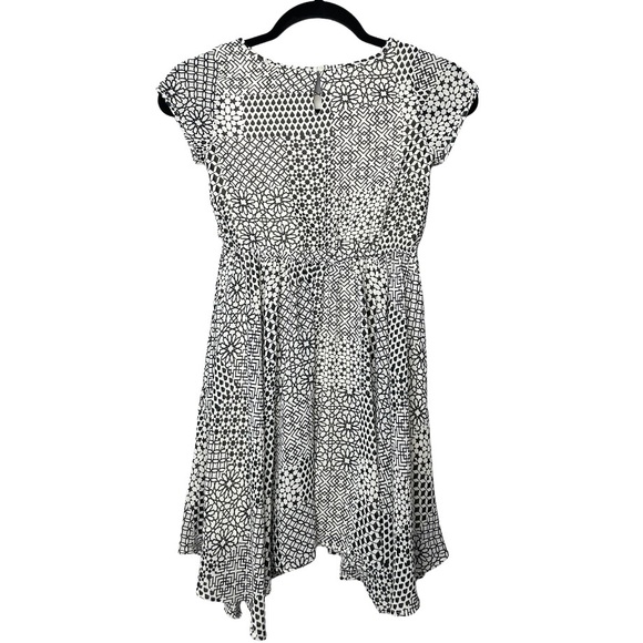 H&M Geometric Print Irregular Hem Short Sleeve Dress Size 8 - Picture 2 of 13